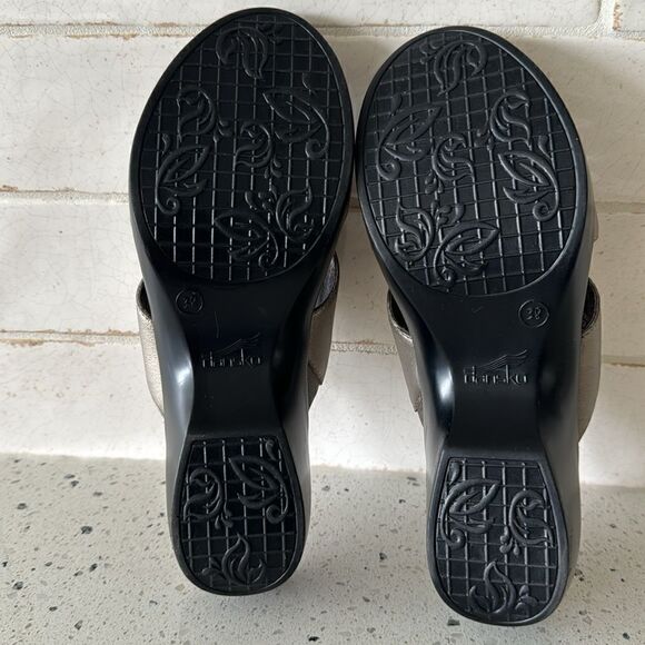 Dansko Women's Pewter Leather Flower Thong Open Toe Comfort Sandal slide Size 38 - Picture 8 of 14